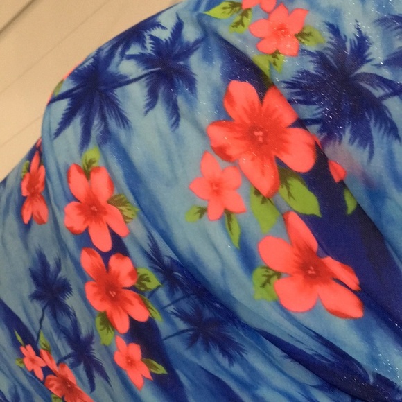 Beach Bay Cover-up floral. OS - Picture 3 of 9